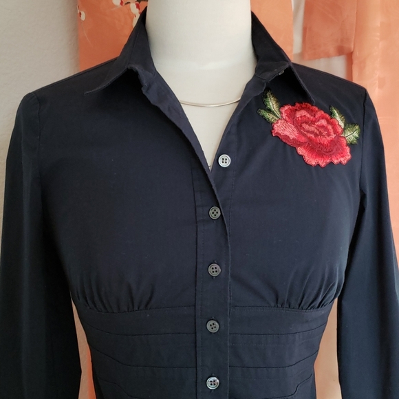 Talbots Button Down Navy Blue Blouse with Roses 4P - Picture 2 of 11